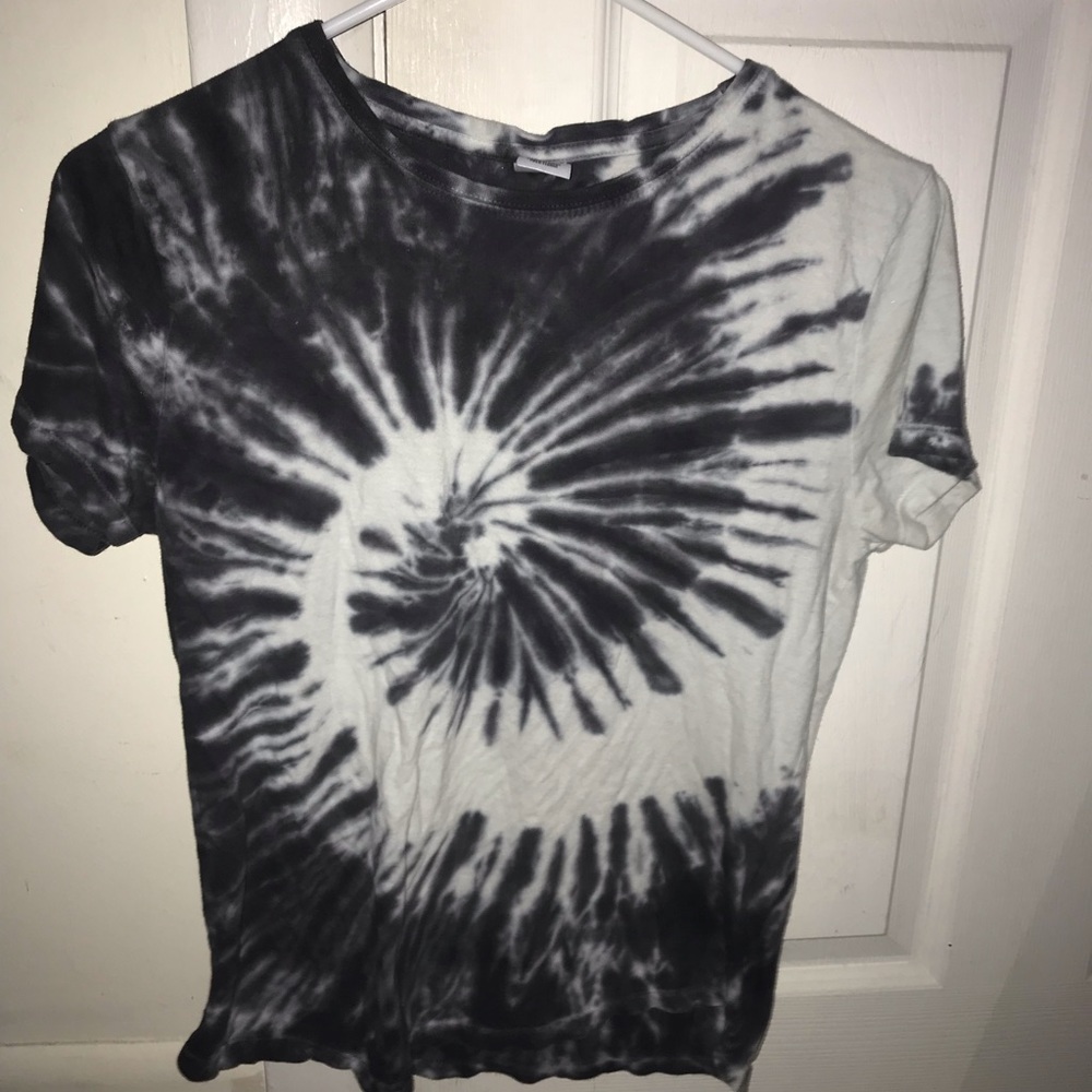 tie died grey and white shirt